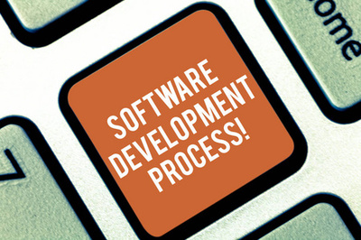 概念手工寫(xiě)作, 展示網(wǎng)絡(luò)研討會(huì)的現(xiàn)代教育。商務(wù)照片文本的過(guò)程和開(kāi)發(fā) web 應(yīng)用程序鍵盤鍵意圖創(chuàng)建計(jì)算機(jī)消息的概念的實(shí)踐